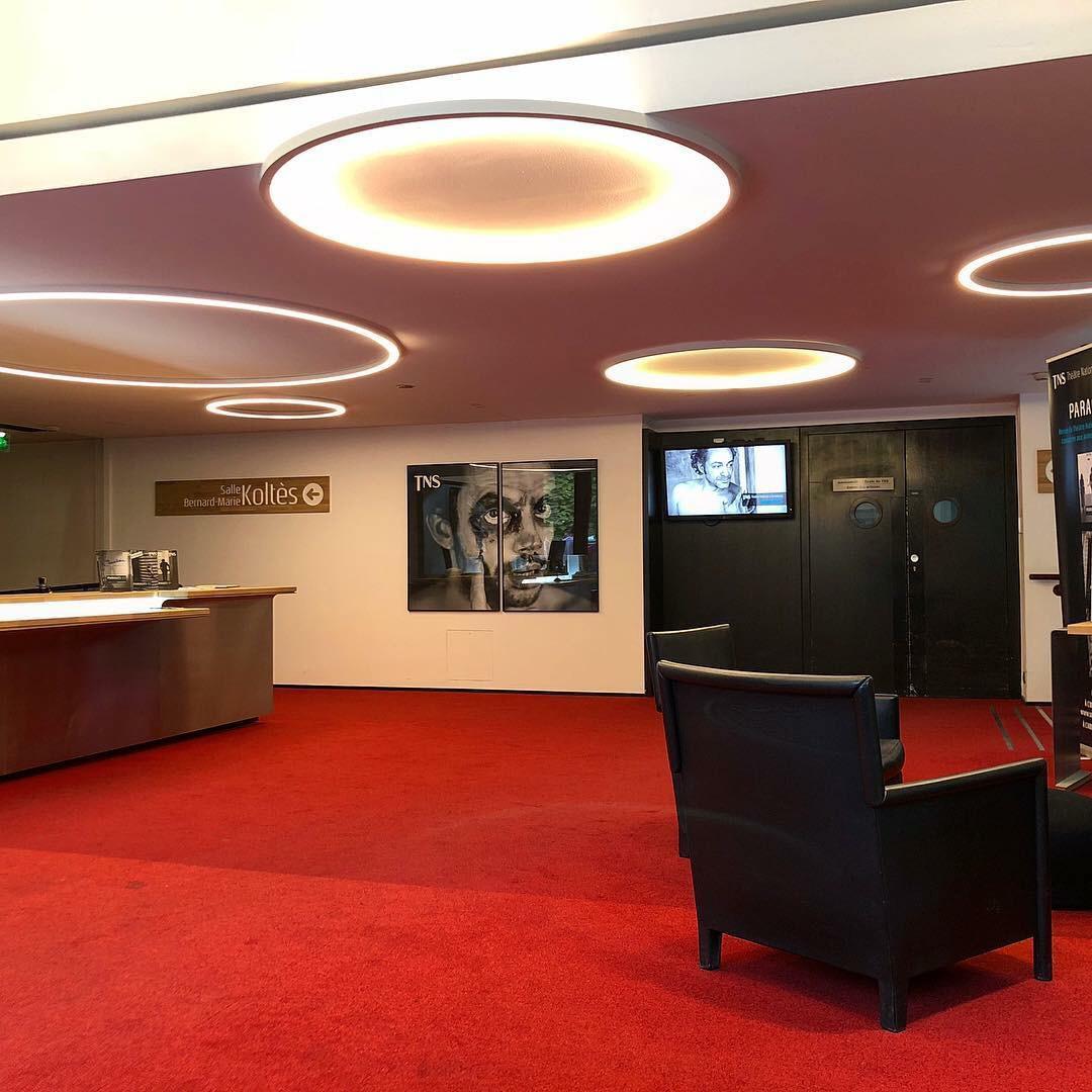 Espace d'art, de culte ou de loisir mis en lumière par un projet sur mesure